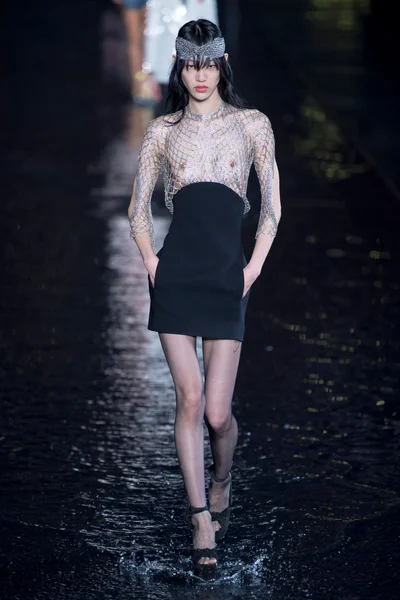 Look 10